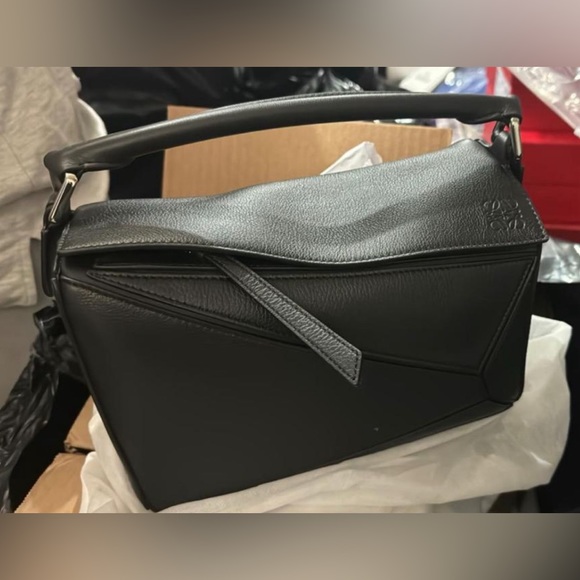 - LOEWE Large Puzzle Edge Leather Shoulder Bag - Picture 4 of 5